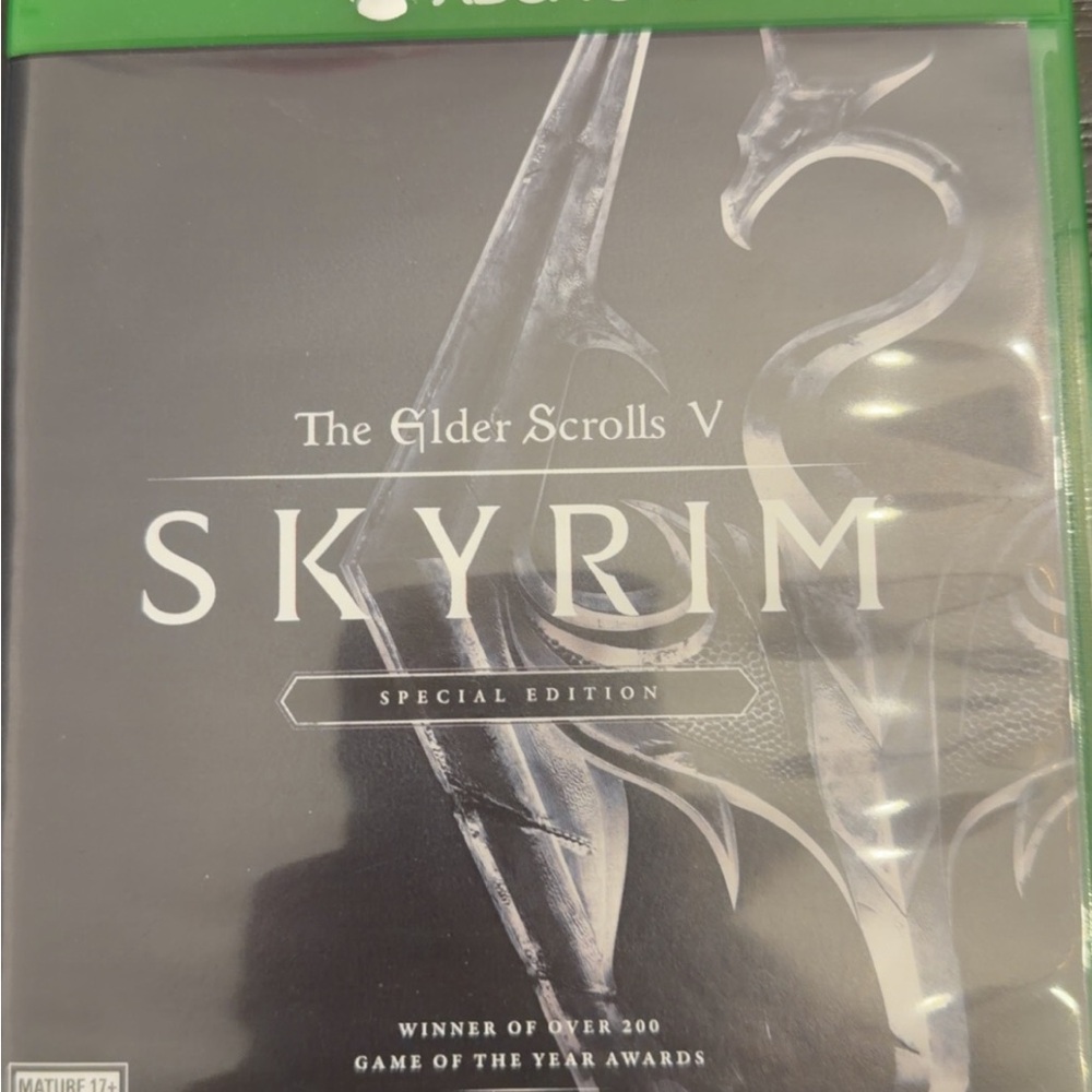 Xbox The Elder Scrolls V: Skyrim Special Edition - Green and Black